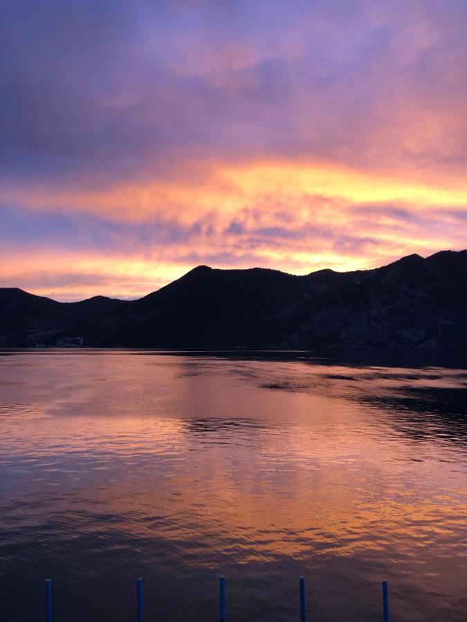 Residenza Di Prestigio In Riva Al Lago Marone Loft エクステリア 写真